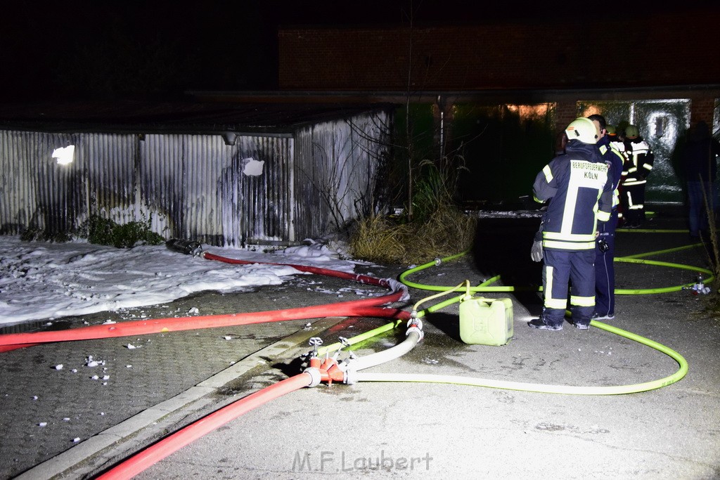 Feuer Hinterhof Garagen Koeln Hoehenberg Olpenerstr P040.JPG - Miklos Laubert